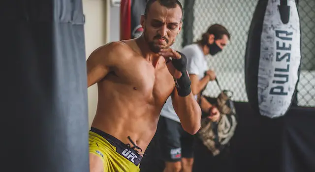 What Does +/-200 Refer To For UFC Fights?