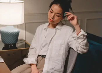 How Does a Poker-Faced Girl Feel?