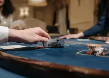 How Much Do Poker Dealers Make In Tips?