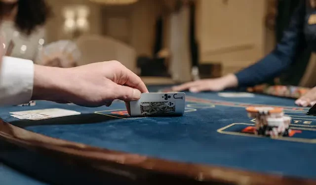 How Much Do Poker Dealers Make In Tips?