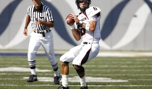 What Does the Word "+/-" Mean In Betting?